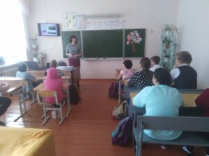 «По лесным тропинкам, среди сосен и дубрав»