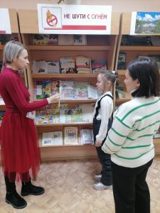 «Не шутите с огнем!» — книжная выставка