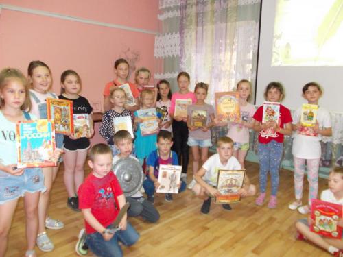 «Хотите лет сто с интересом прожить, Нет проще! Лишь с книгою нужно дружить!»